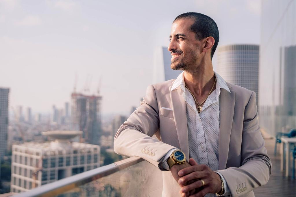 Burak Özkan, Satış Müdürü